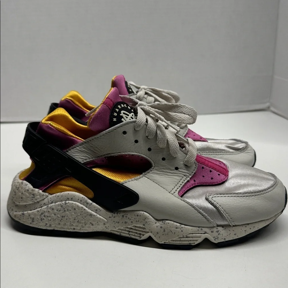 Nike Air Huarache Sneakers Lace Up Athletic Shoes Light Bone Lethal Pink 6.5
